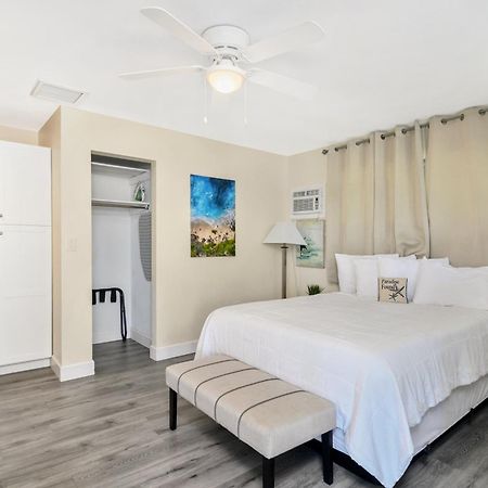 Latitude 26 Waterfront Boutique Resort - Форт-Маєрс-Біч Екстер'єр фото