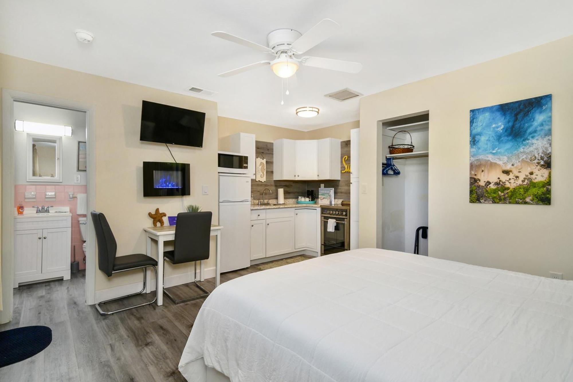 Latitude 26 Waterfront Boutique Resort - Форт-Маєрс-Біч Екстер'єр фото